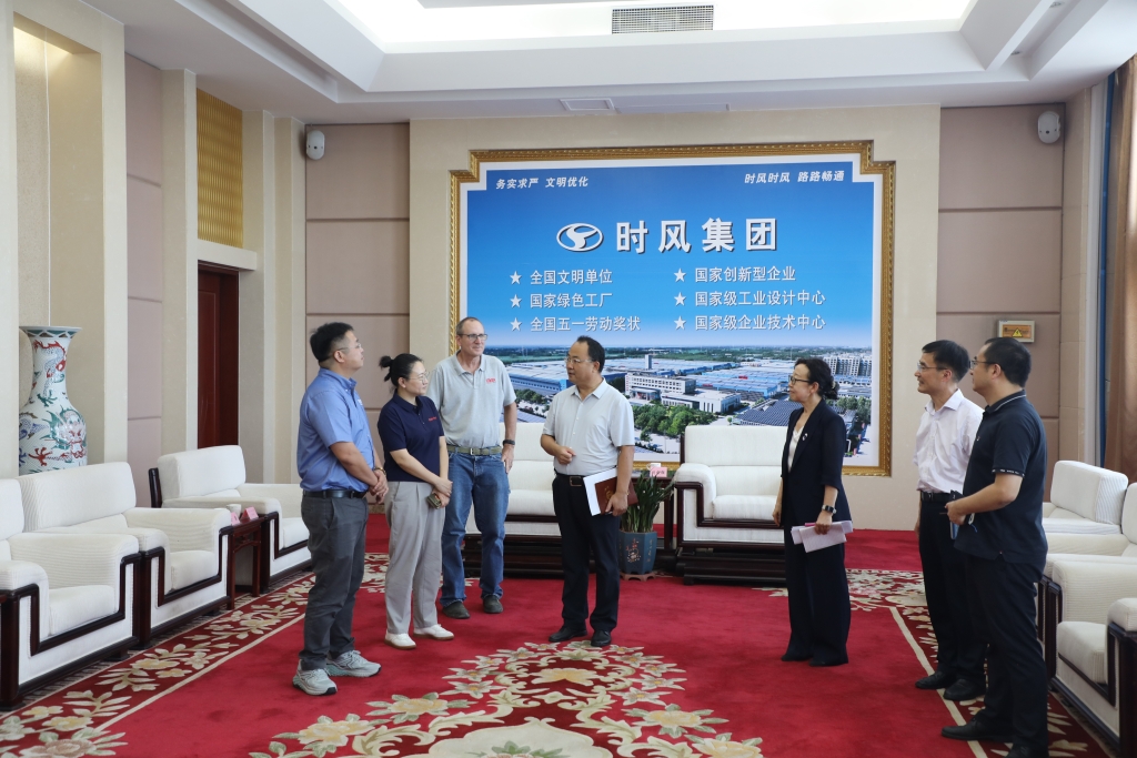 美国利滋勒公司董事长Wiliam James Urban先生造访永利集团官网集团，，永利集团官网集团与湖北宜昌经纬纺机公司签署战略相助